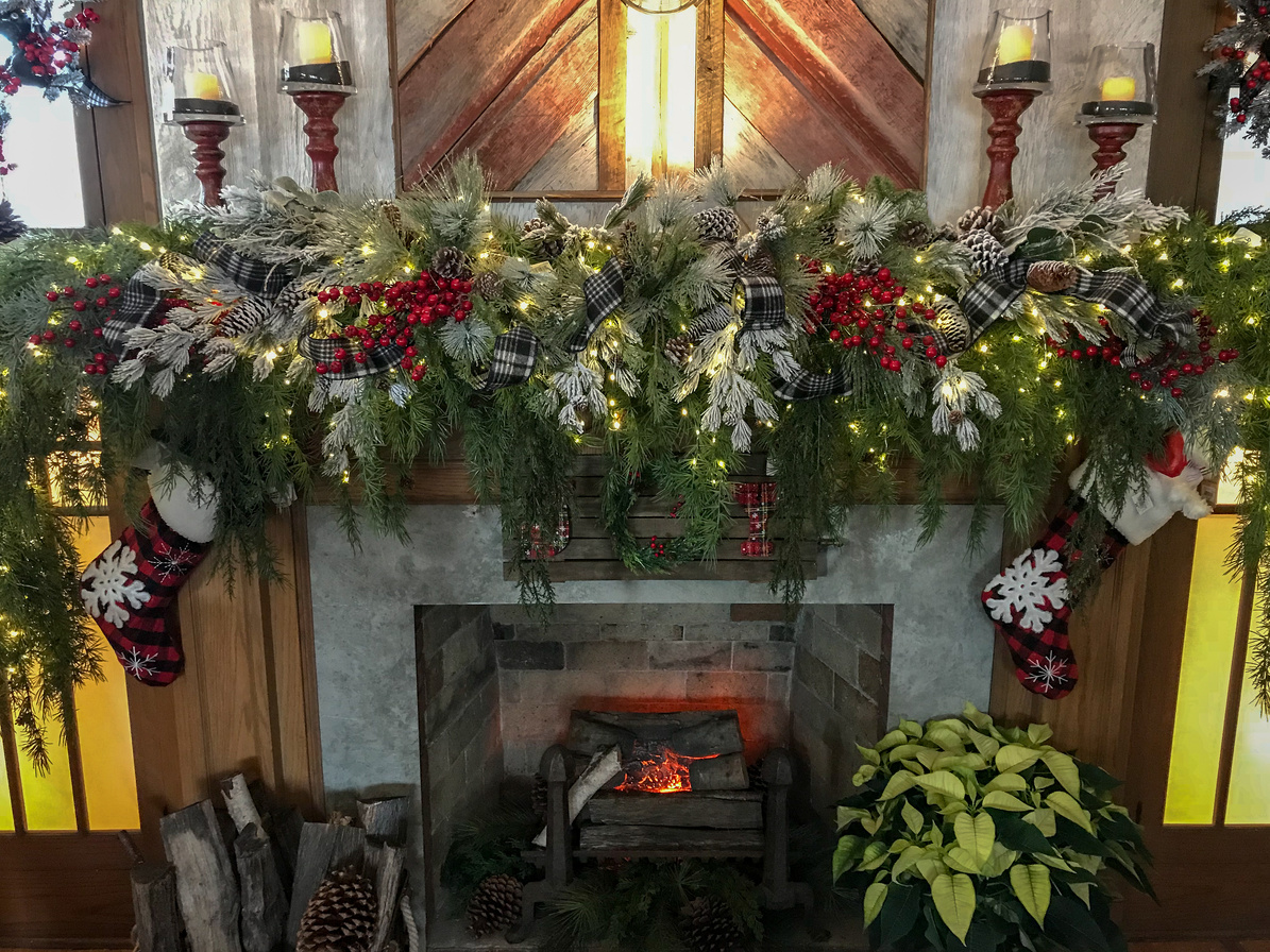 Christmas decorated fireplace mantle