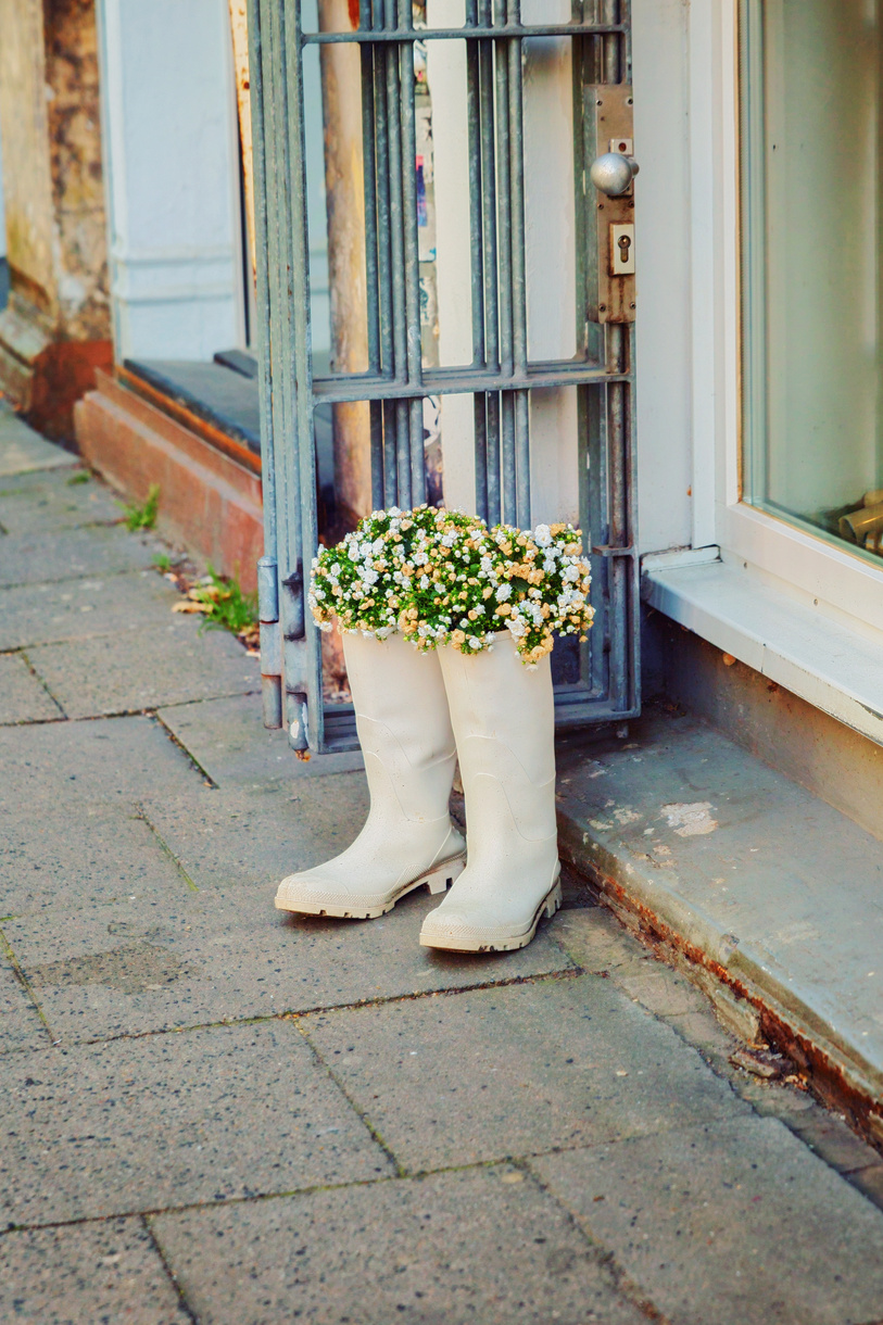 Flowers in old rubber boots, creative upcycling